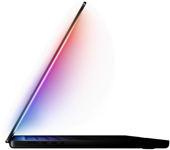 Um MacBook Pro ligeiramente aberto projeta um brilho multicolorido do ecrã para o teclado